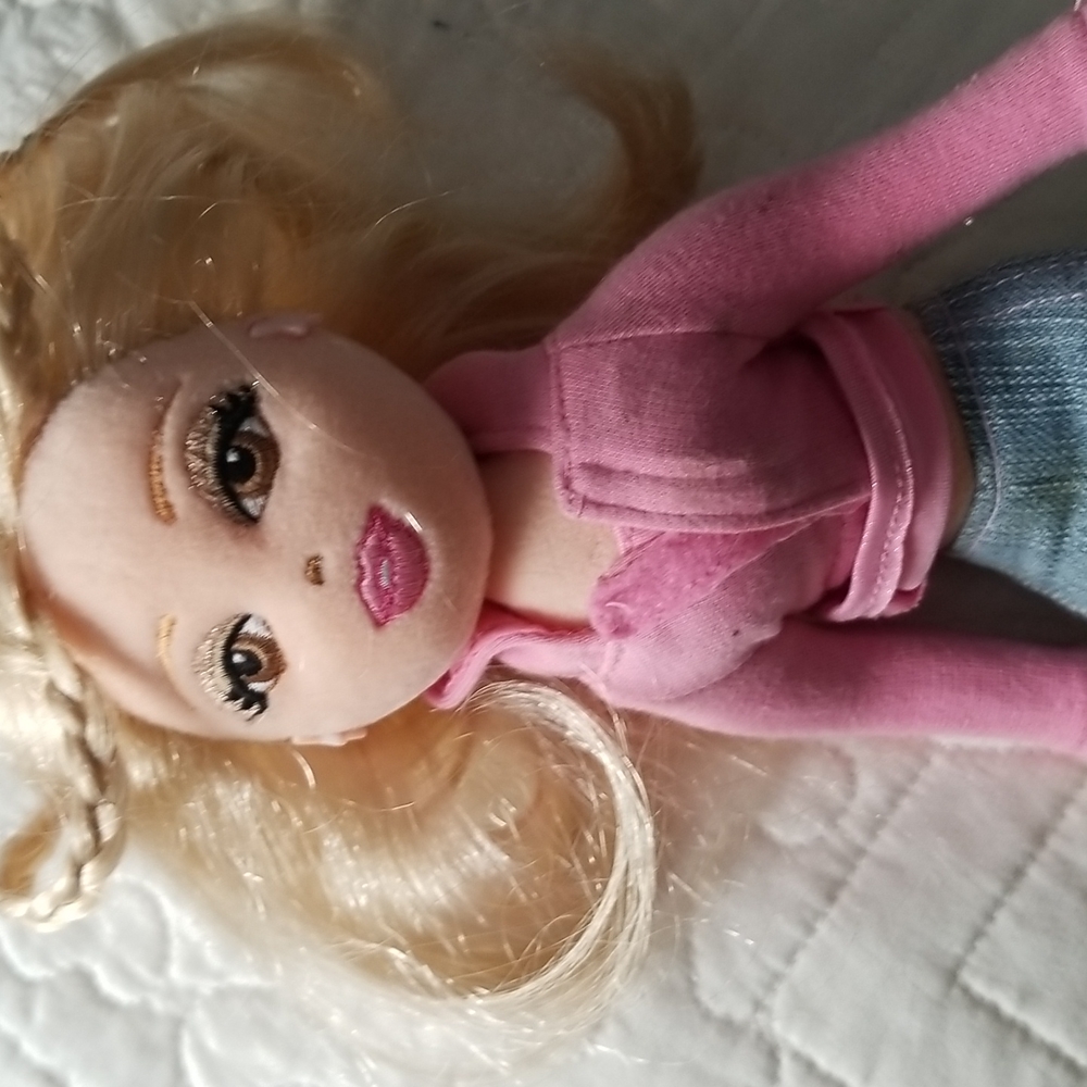 Dolls - Picture 2 of 4